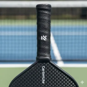 Detaillierter Griffbereich eines leichten Pickleball Schläger Carbon.