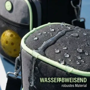 Illustration 7 emphasizing the water-resistant material of the pickleball flaschenhalter tasche.